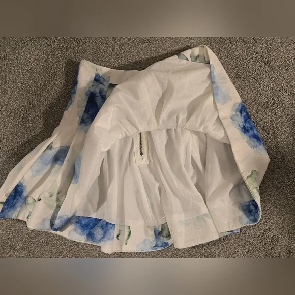 L'ATISE by Amy Floral Pleated Mini Skirt women's size small - Picture 4 of 8